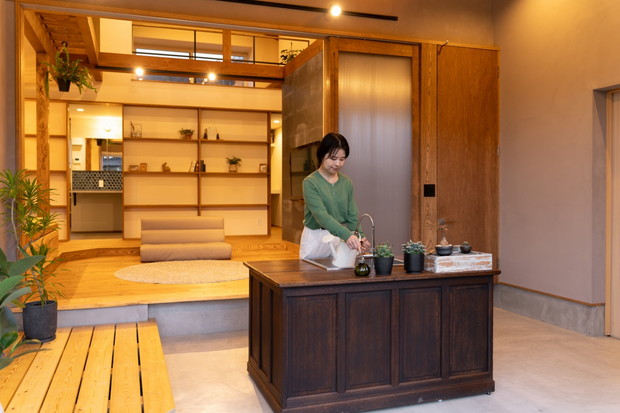 大開口の明るさと解放感にあふれる玄関土間