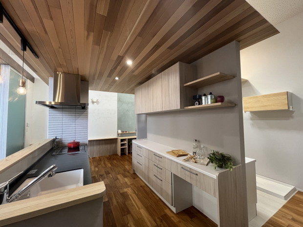 カップボードや家電カウンターなど、使い勝手の良いご提案空間