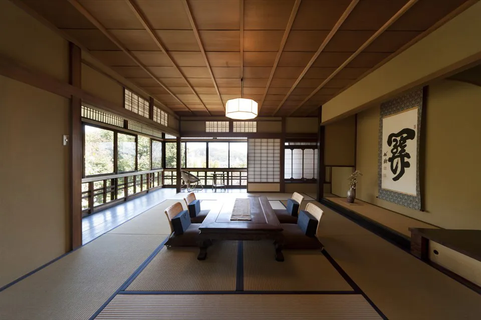 和室は江戸時代からこの地域で最高級とされてきた備後畳表を使用