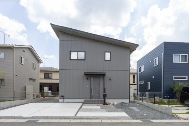 片流れ屋根が印象的な外観
