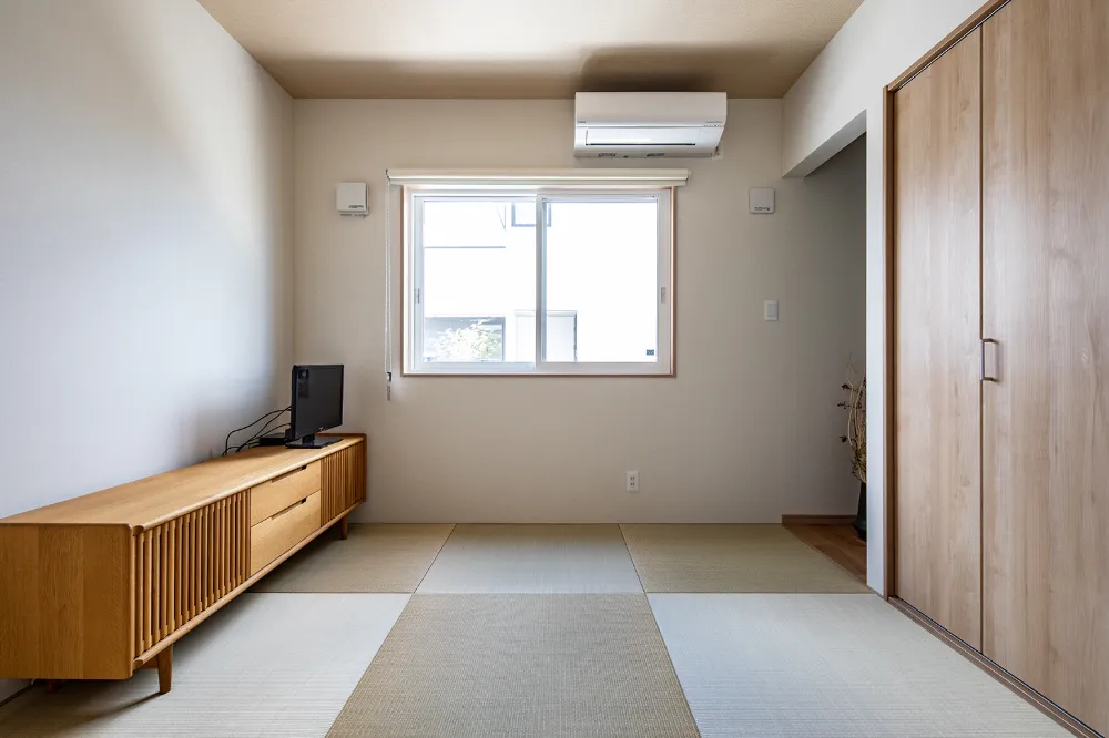 中庭を囲む、光あふれる２世帯住宅