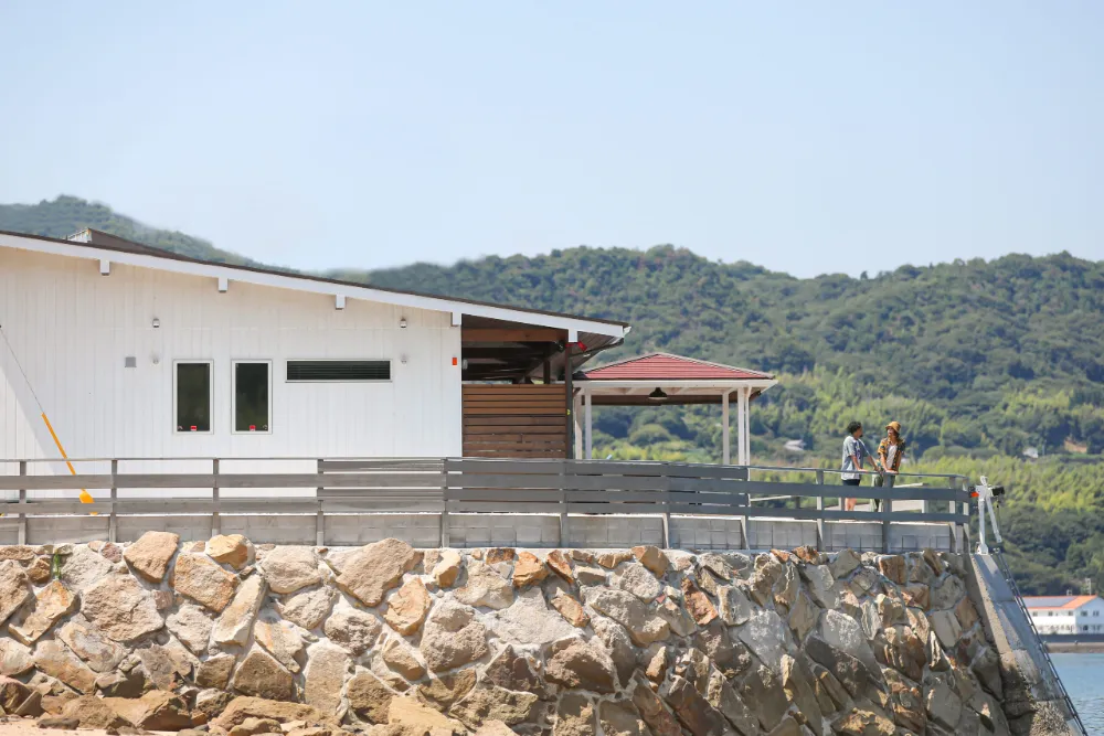 海と暮らす、開放感あふれる西海岸の家