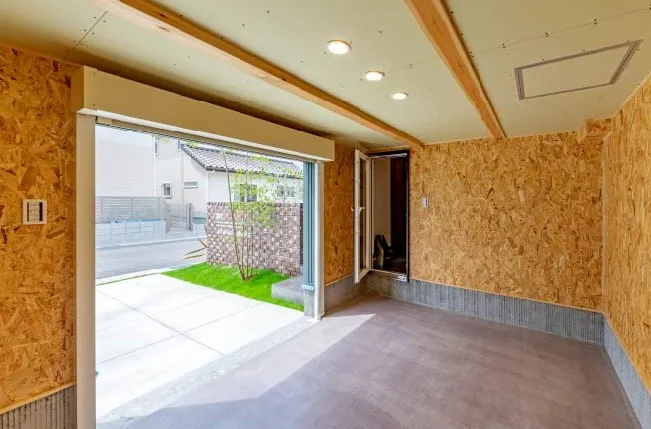 ［アースパーク］屋上バルコニーと半地下を楽しむ家