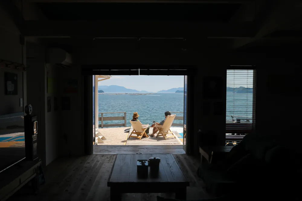 海と暮らす、開放感あふれる西海岸の家
