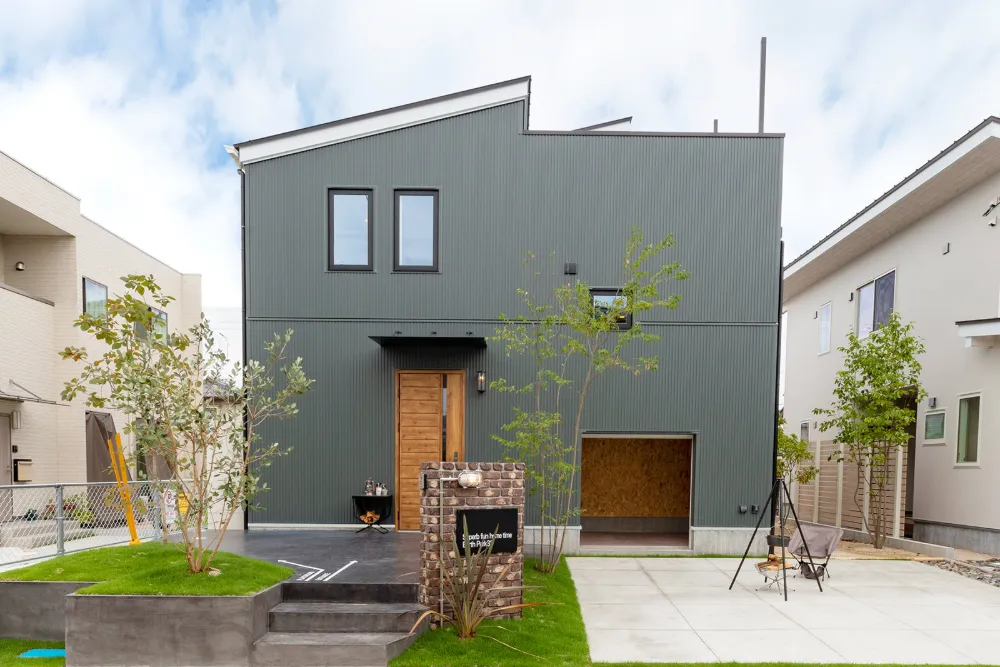 ［アースパーク］屋上バルコニーと半地下を楽しむ家