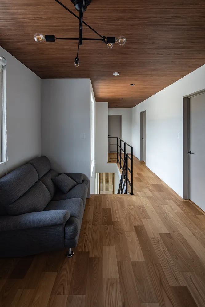 中庭を囲む、光あふれる２世帯住宅