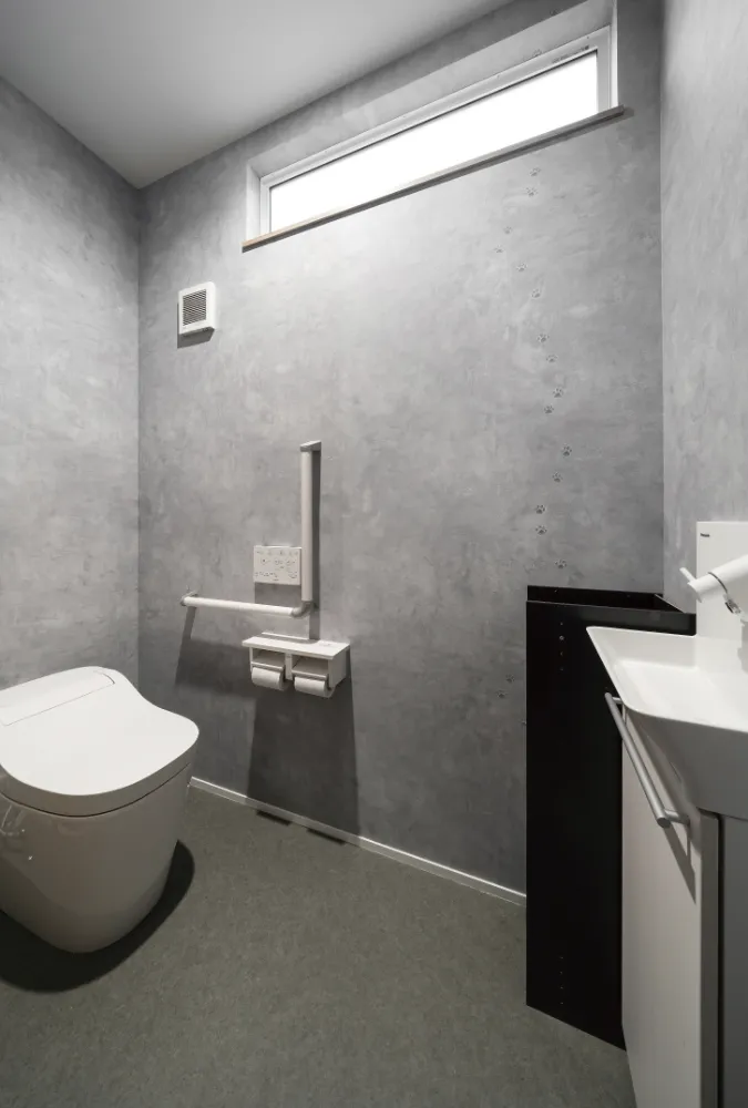 夫婦と犬と猫2匹の住む上質ハウス