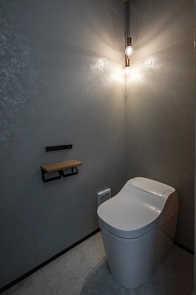 中庭を囲む、光あふれる２世帯住宅