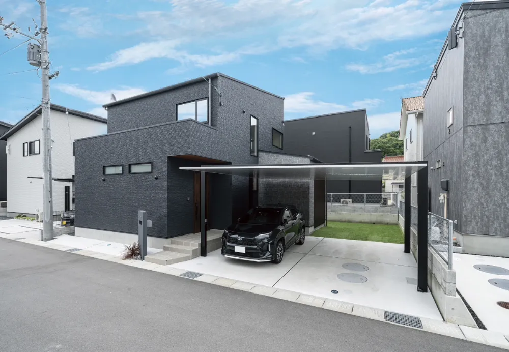 夫婦と犬と猫2匹の住む上質ハウス