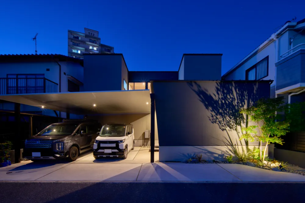 これぞおうちリゾート！青空が広がるコの字型の家