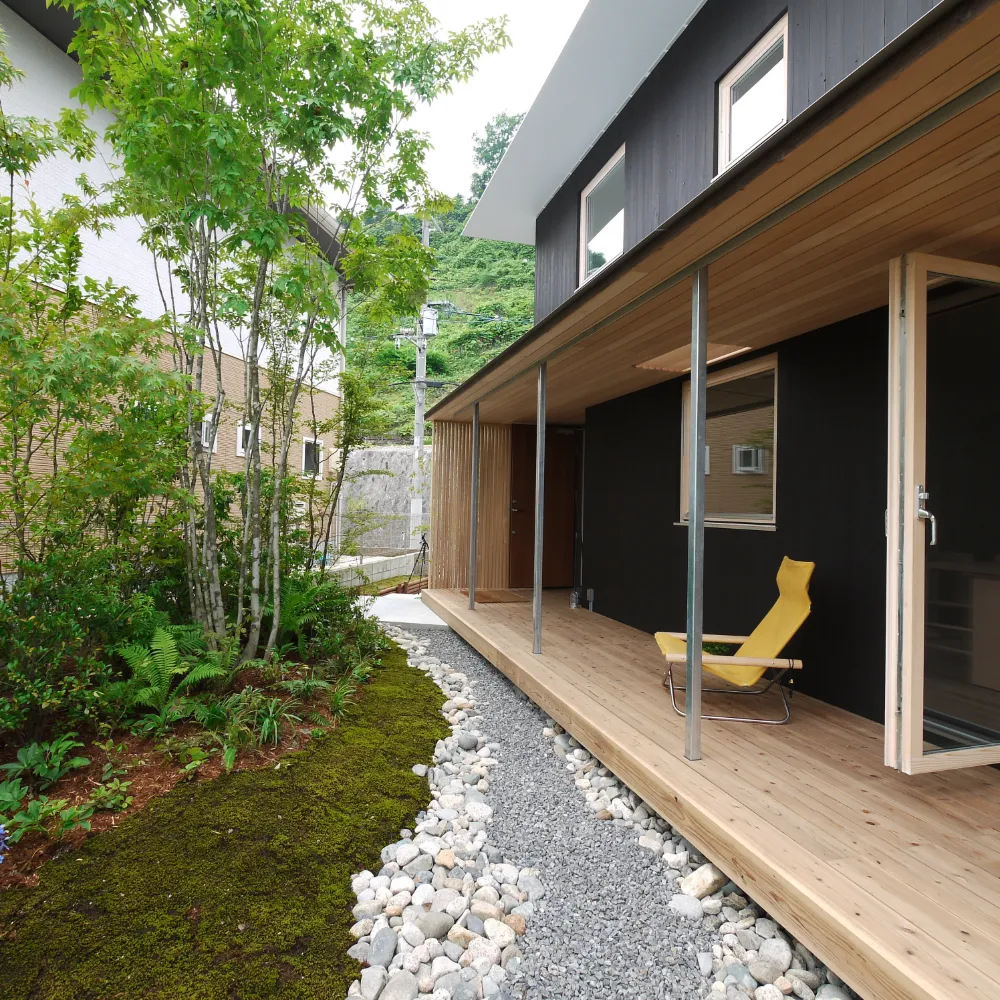 斜めに配置した”和と北欧”の住まい