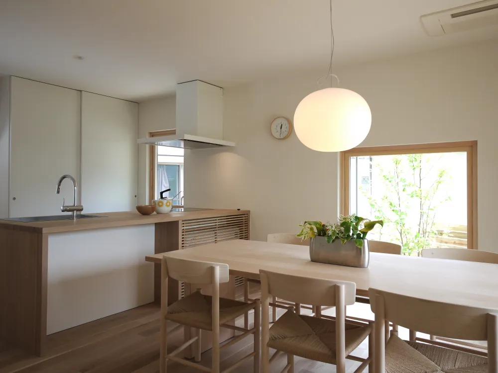 斜めに配置した”和と北欧”の住まい