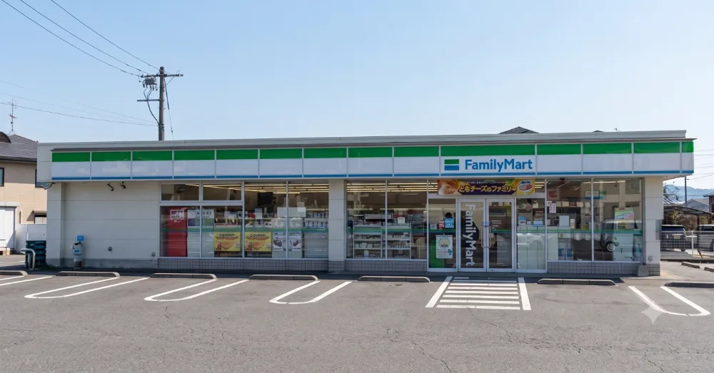 ファミリーマート八本松飯田店　徒歩約14分　950ｍ