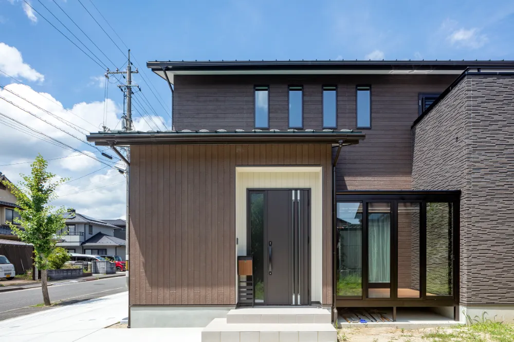 レッドシダー張りの家